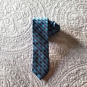 Van Heusen Tie.  Silver Gray Light & Dark Blue
